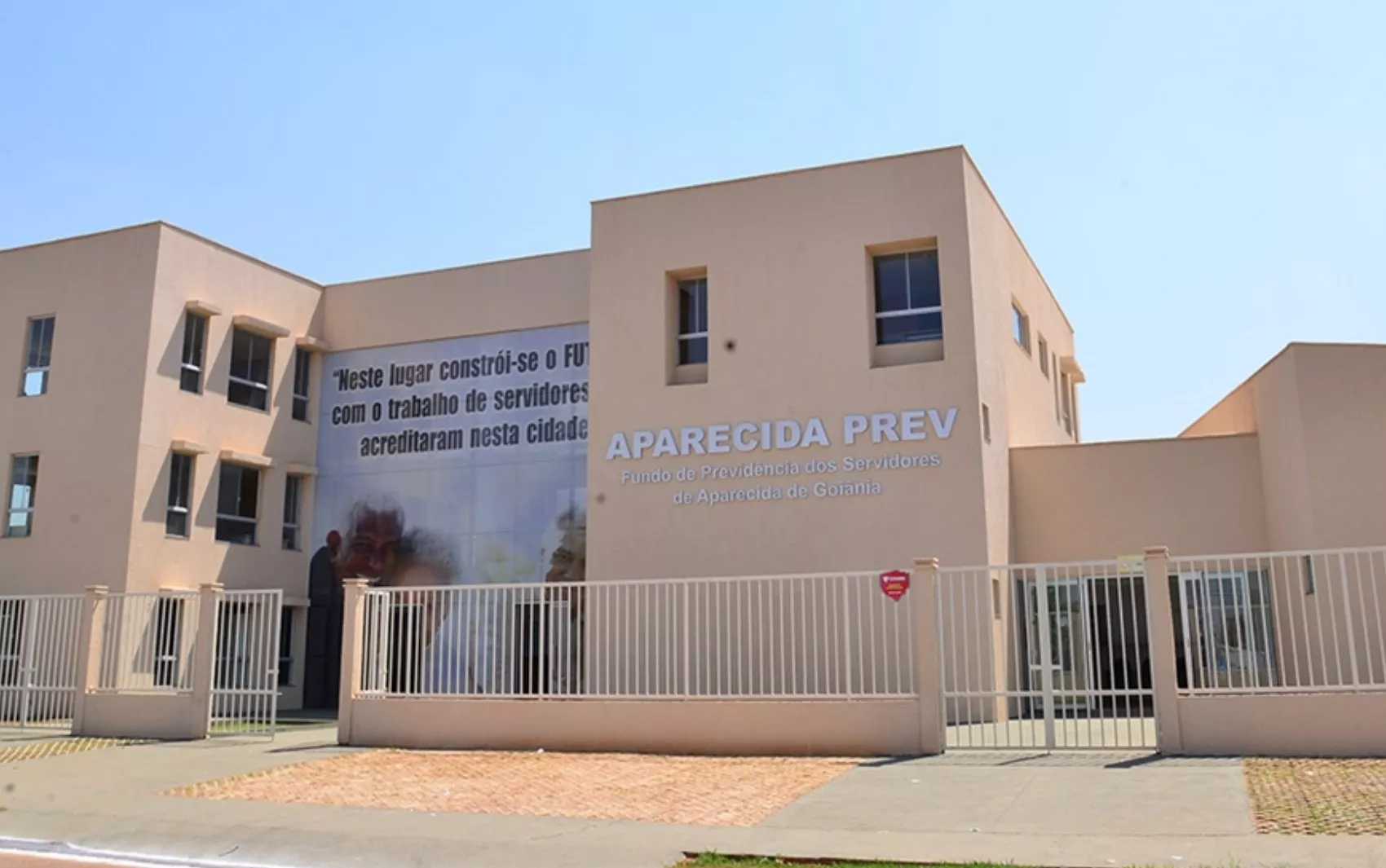 Justiça manda elevar aposentadoria de servidora de R$ 1,9 mil para R$ 8,9 mil; entenda