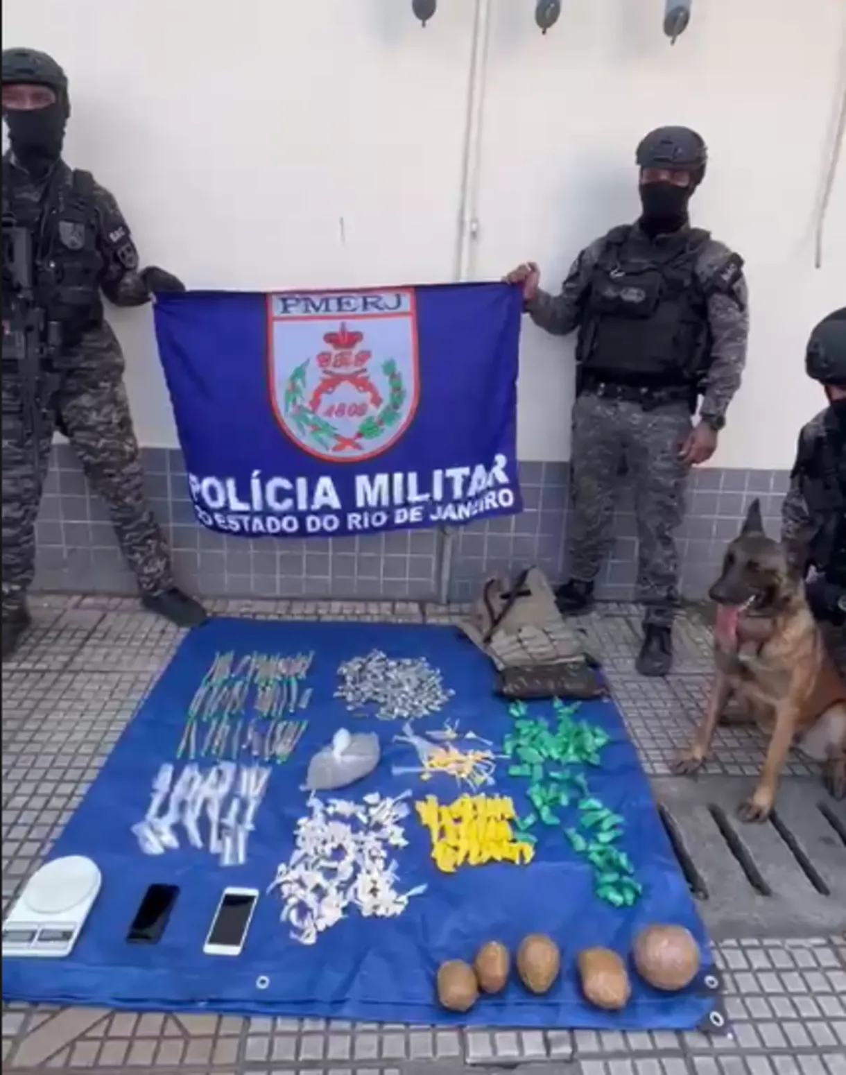 Mais de 3 kg de drogas são apreendidos em casa em obras em Volta Redonda