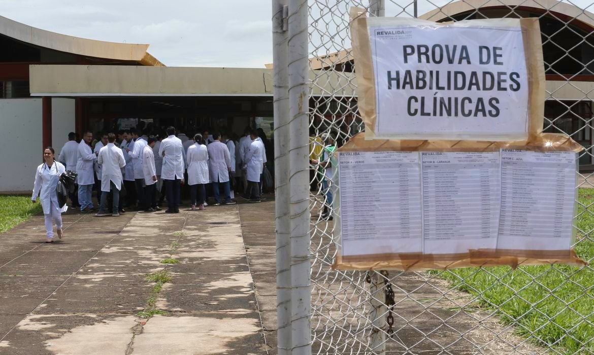Revalida 2026/2: prazo de envio de diploma médico termina dia 19