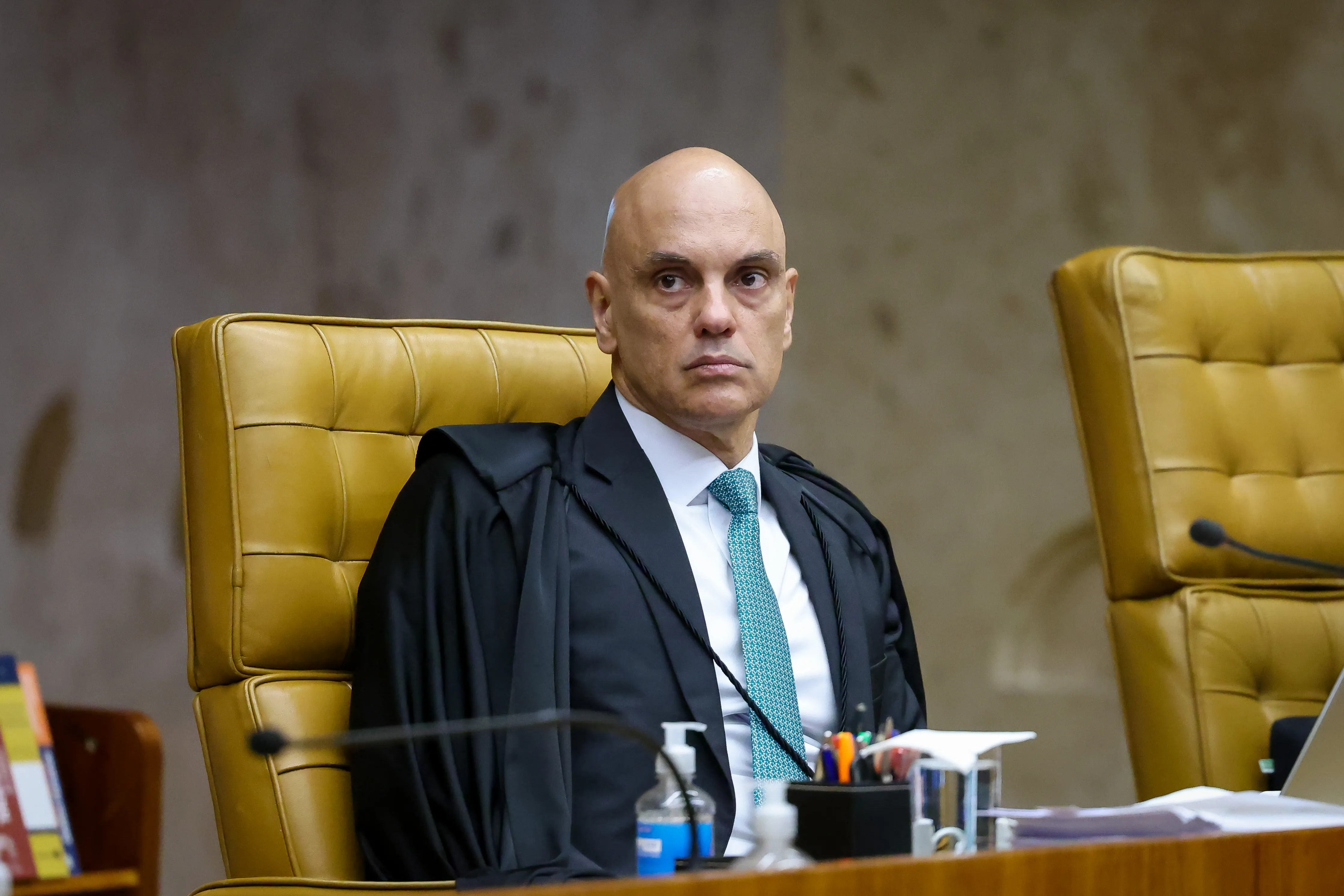 Moraes se declara impedido para atuar em ação que pede informações ao Senado sobre visitas de sua esposa e de Vorcaro