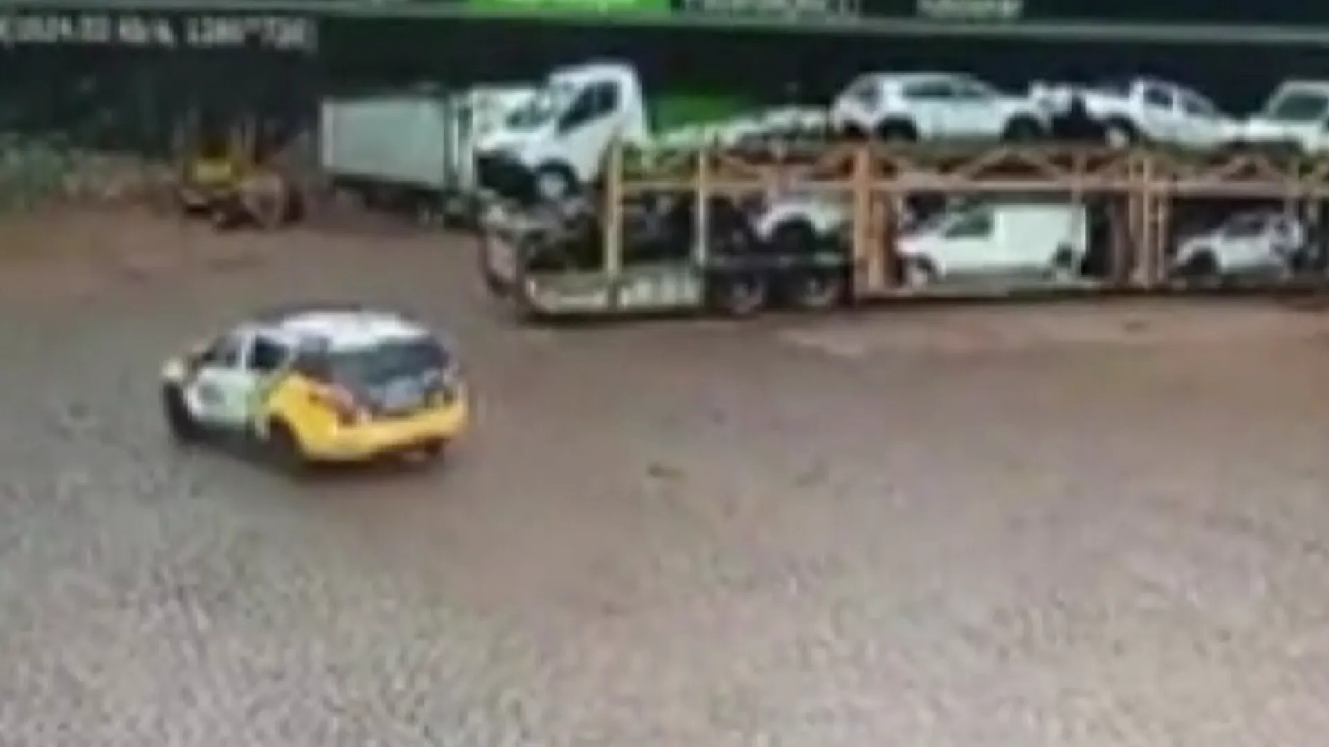 PMs são acusados de roubar celulares que estavam escondidos em carro transportado por caminhão-cegonha no PR