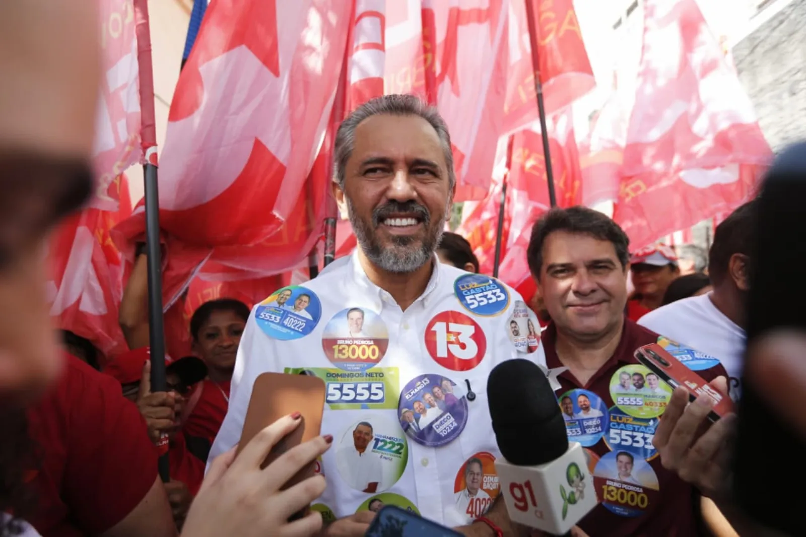 Elmano promete criar programa de intercâmbio internacional para premiar alunos da rede pública do Ceará
