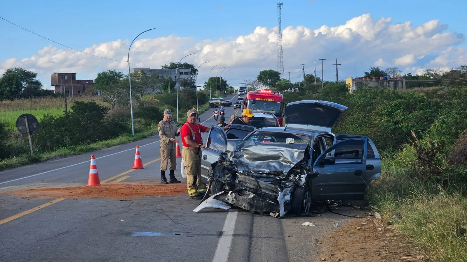 Homem morre e outras duas pessoas ficam feridas em acidente na BR-104, no Agreste da Paraíba 