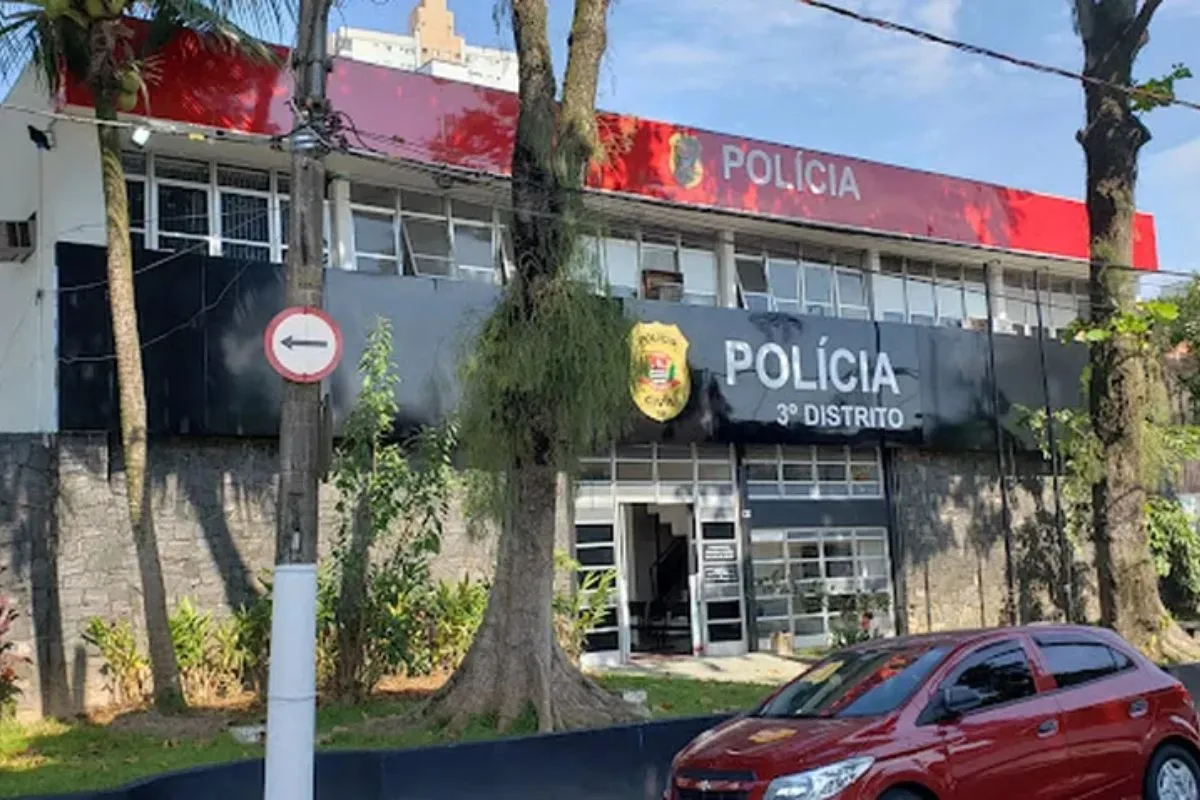 Motociclista atropela ciclista e pedestre no litoral de SP