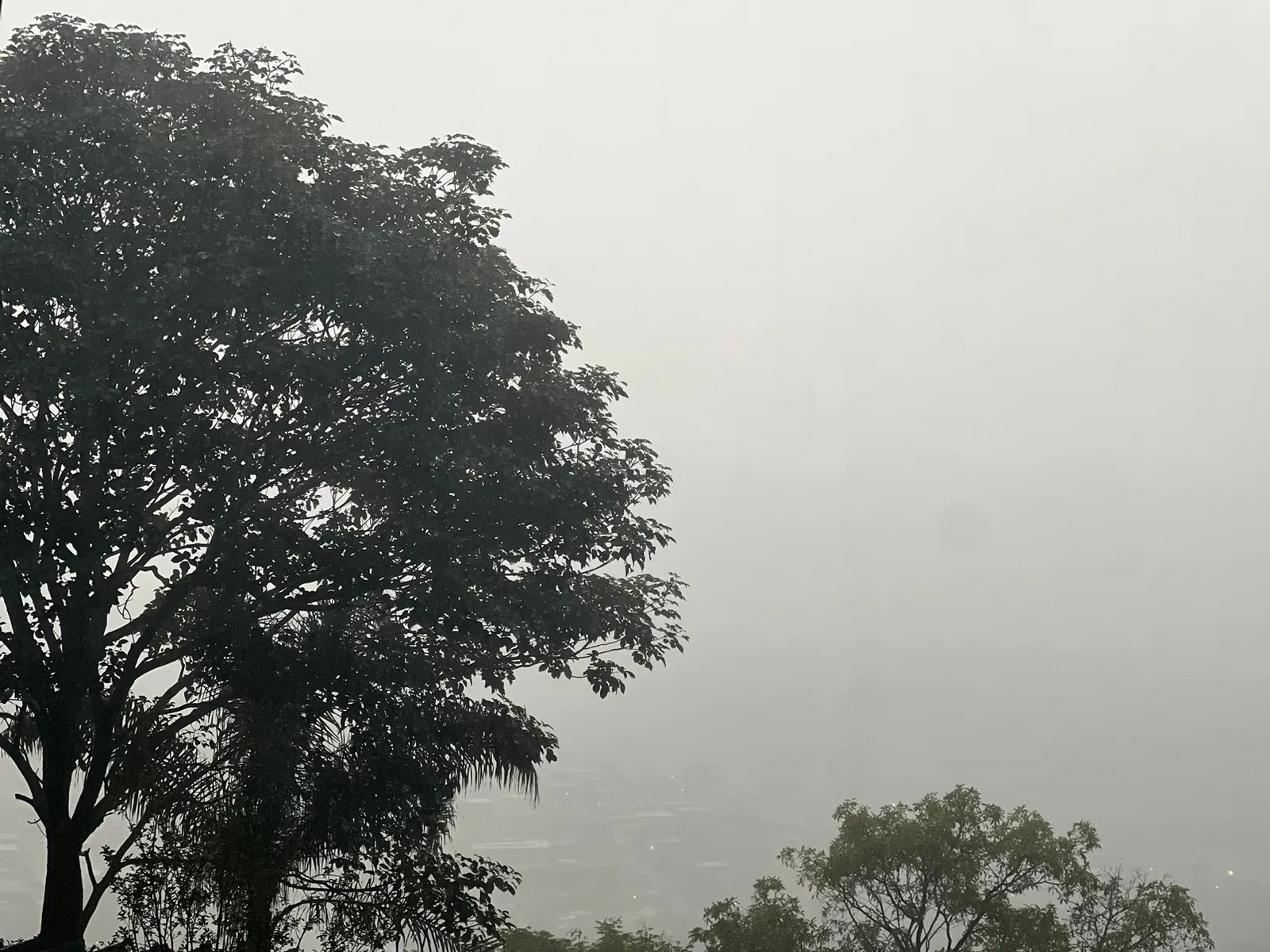 Centro-Oeste de MG tem alerta para tempestades, granizo e ventos de até 60 km/h