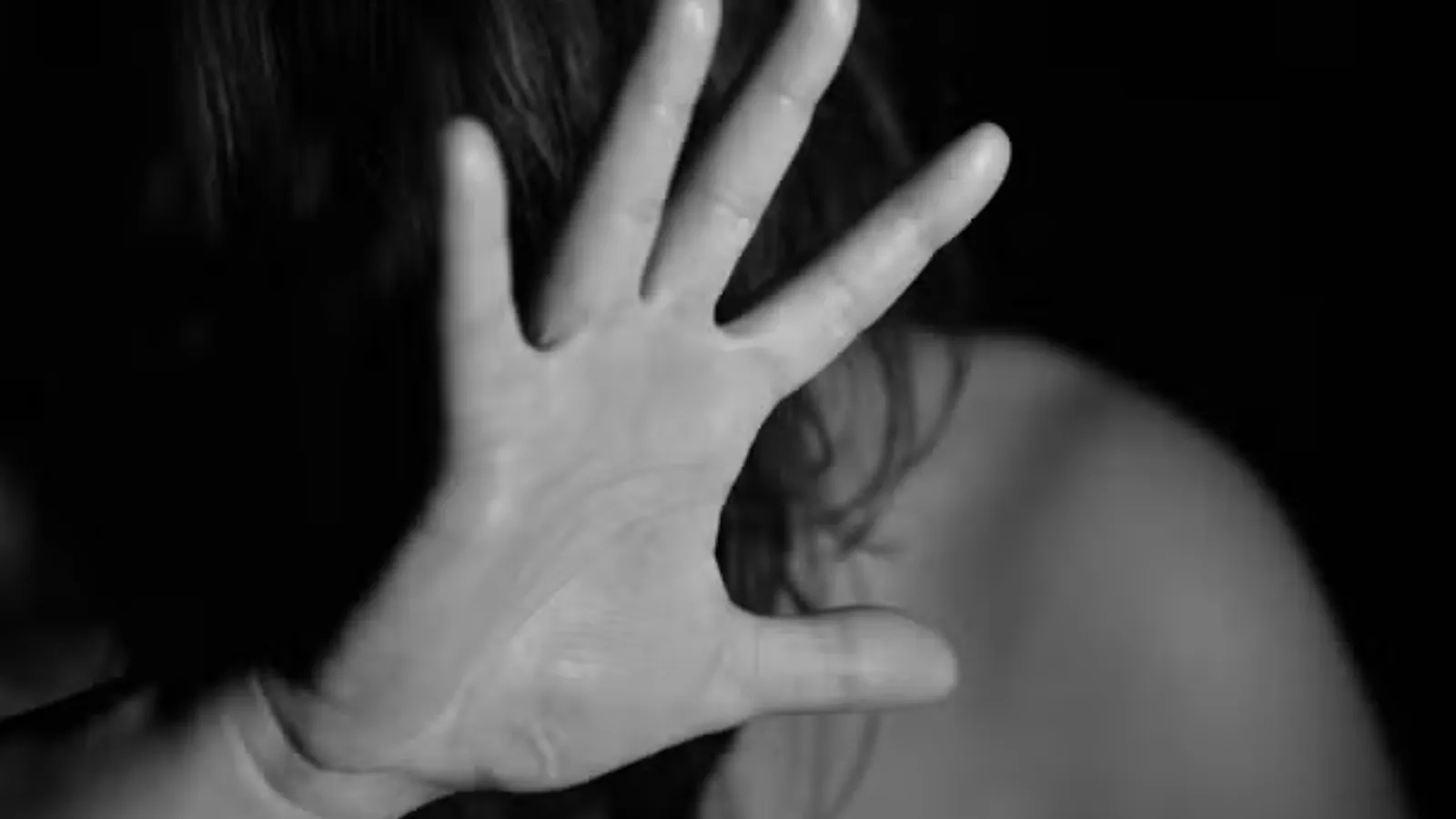 Homem é preso por violência doméstica após esposa usar sinal de socorro para pedir ajuda em Americana