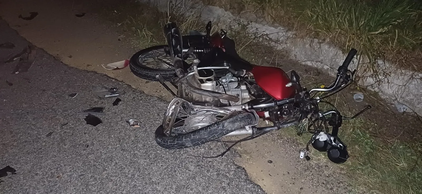 Filho morre e mãe fica ferida após acidente na BR-104, em Panelas