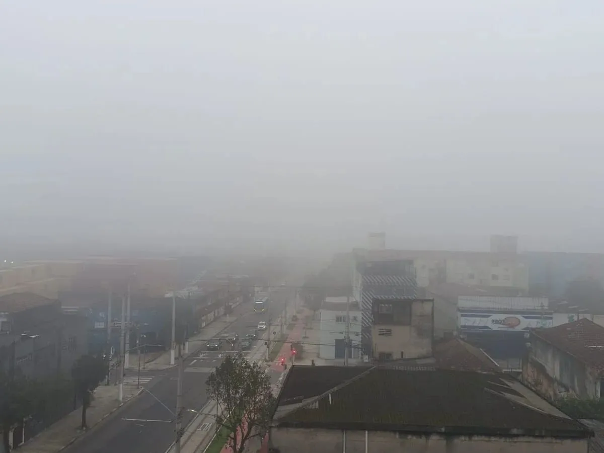 Nevoeiro interrompe movimentação no maior porto da América do Sul; VÍDEO