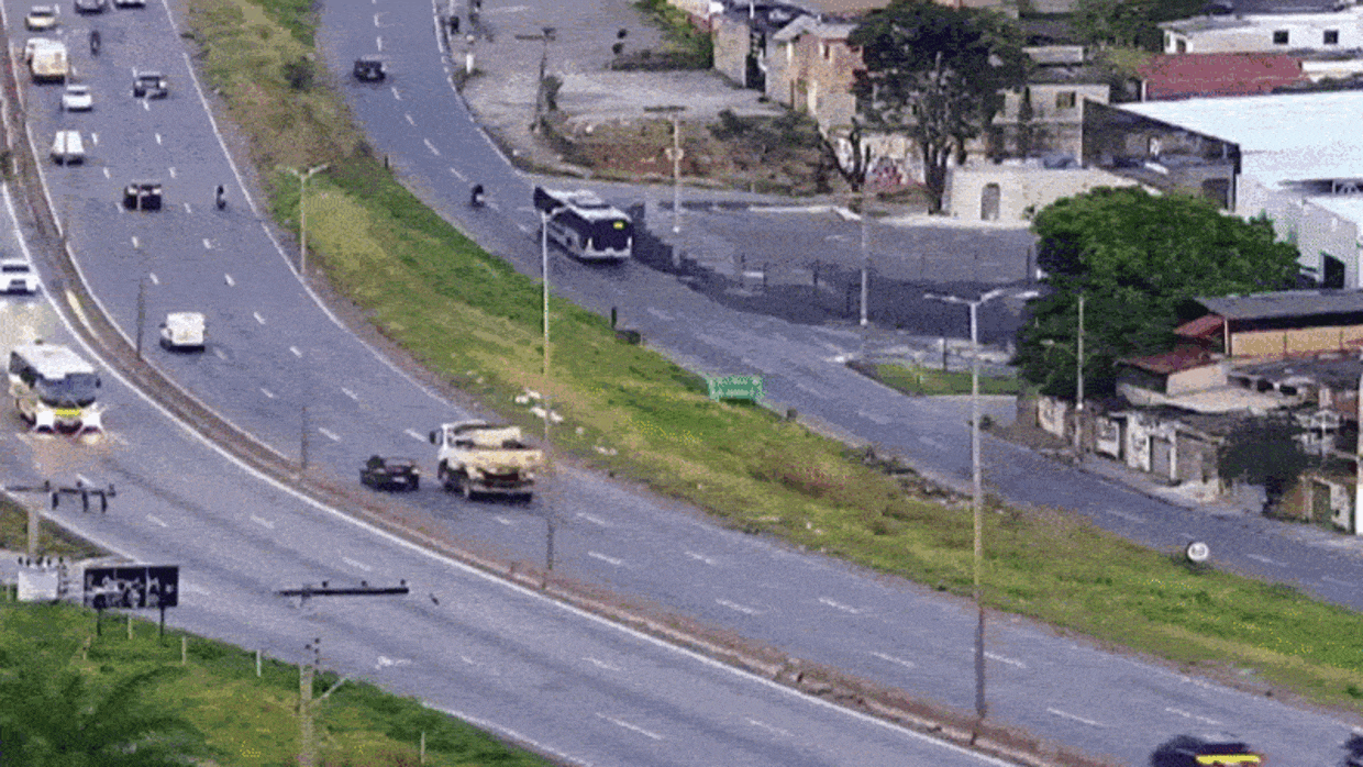VÍDEO: Motorista perde o controle e capota carro no Anel Rodoviário de BH