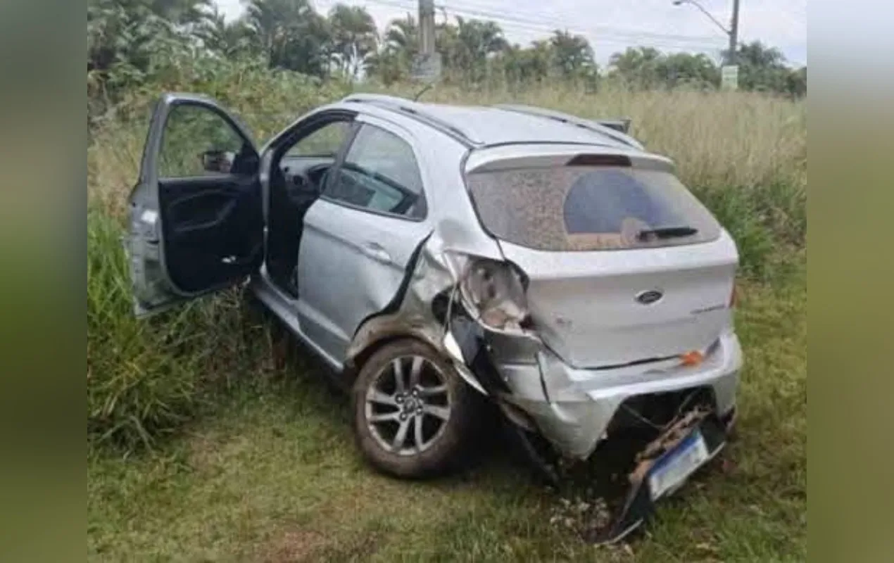 Batida entre dois carros deixa feridos e mobiliza equipes de resgate na SP-255 em Itaí