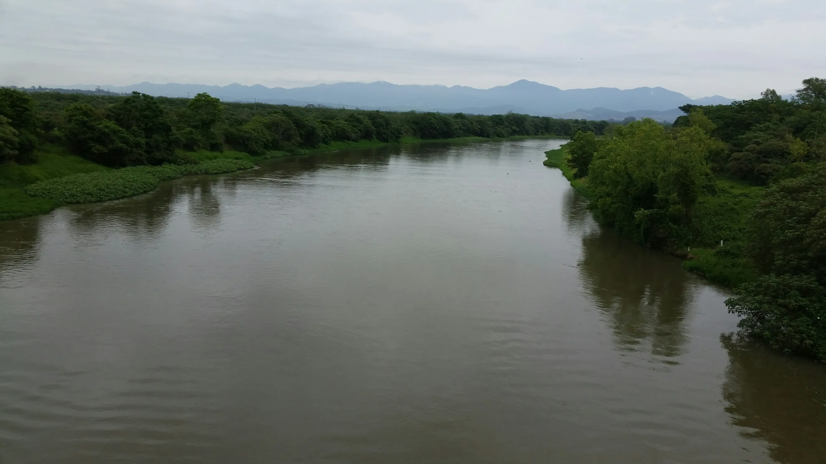 Corpo em estado de decomposição é encontrado no Rio Paraíba em Guaratinguetá, SP