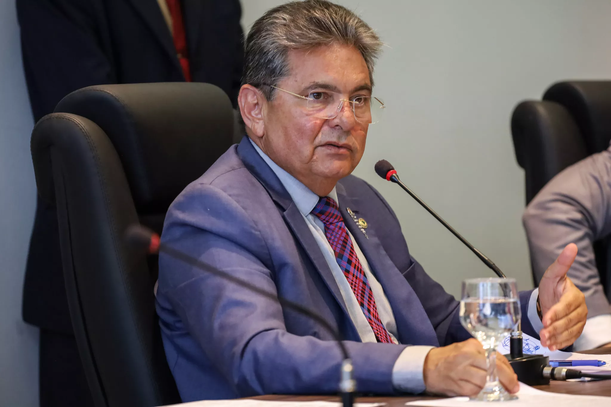 Casa de Adriano Galdino, presidente da ALPB, é alvo de assalto em Pocinhos