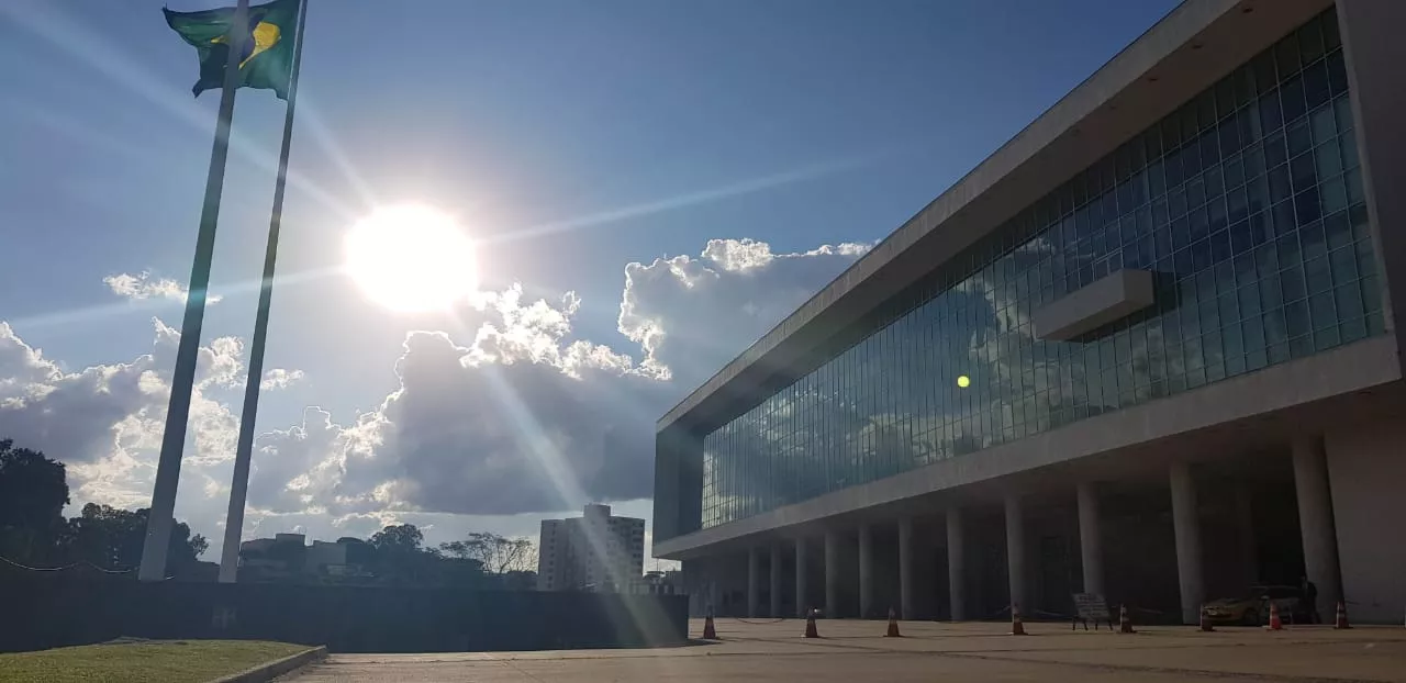 Candidatos ao governo do Paraná saem às ruas em carreatas e participam de reuniões