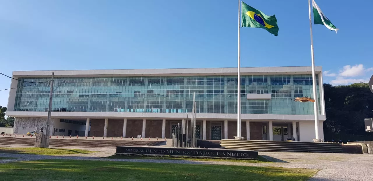 Candidatos ao governo do Paraná participam de sabatinas, entrevistas e carreatas