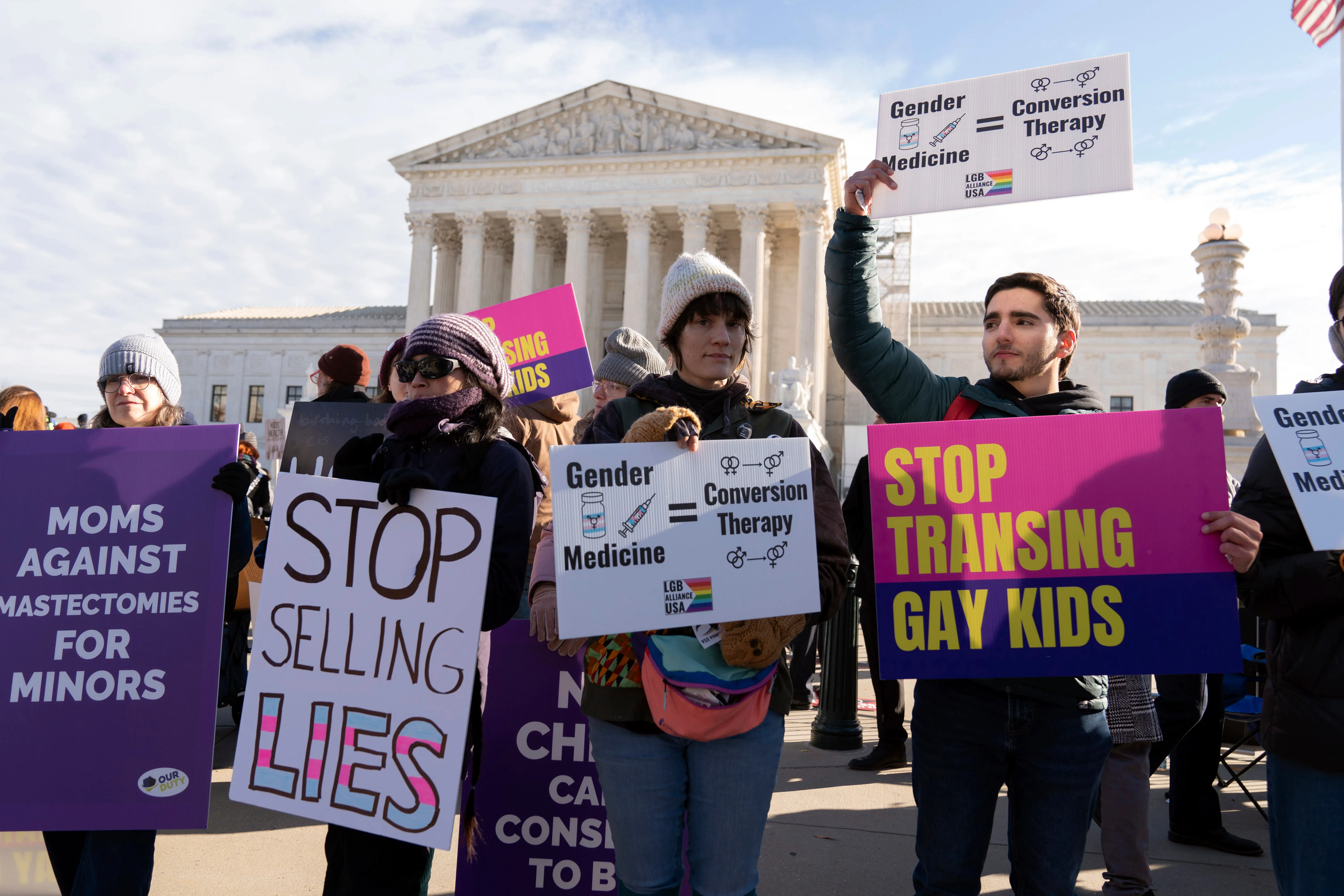 Seis hospitais dos EUA param de tratar adolescentes trans após acusação de fraude do governo Trump