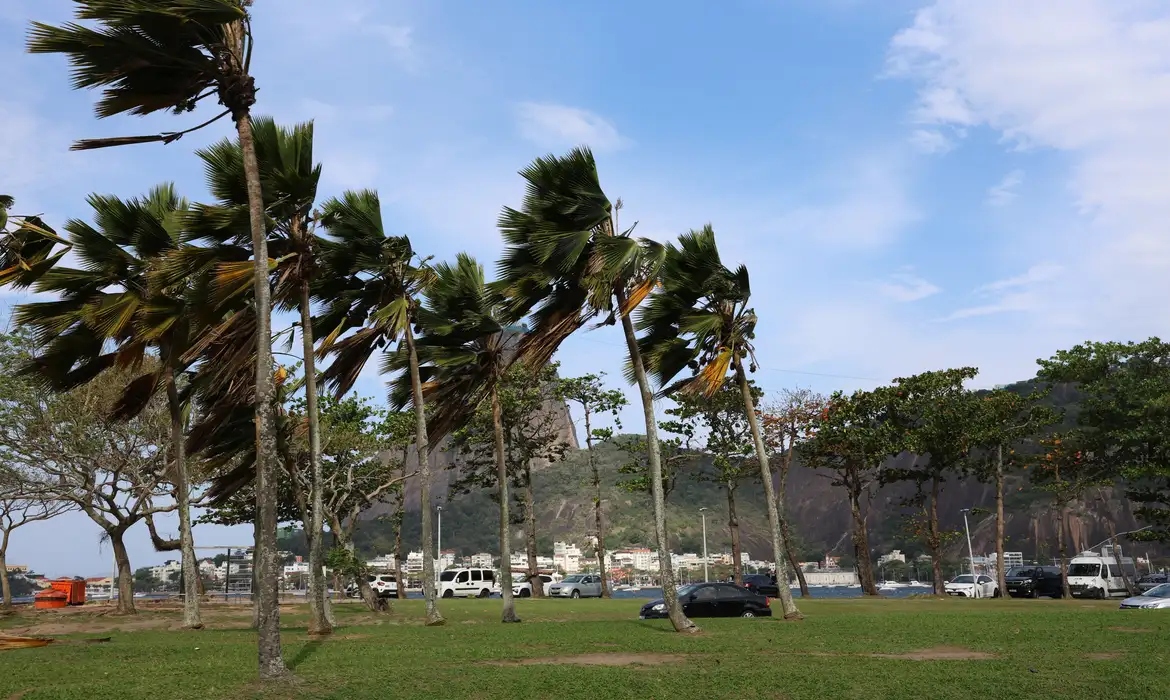 Defesa Civil alerta para ventos fortes na cidade do Rio
