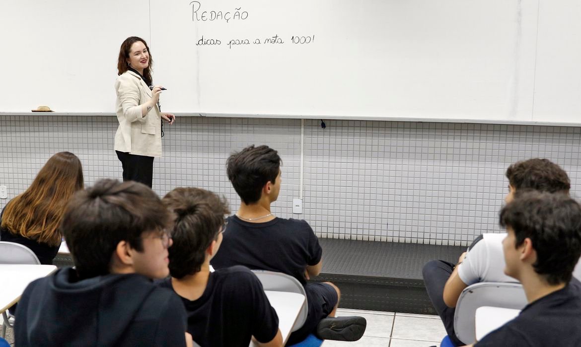 Mais de 625 mil pessoas fazem a Prova Nacional Docente neste domingo