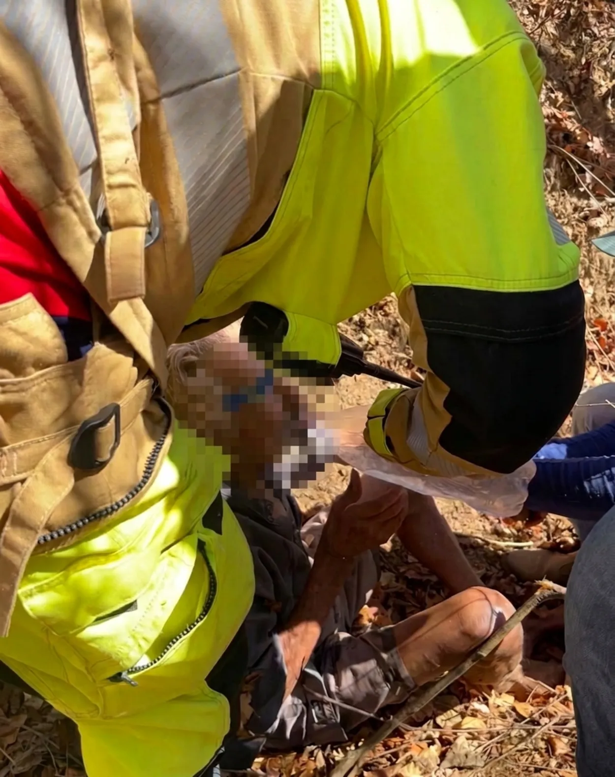 Idoso de 94 anos é encontrado desidratado e deitado em pedras no meio de mata em Araçuaí