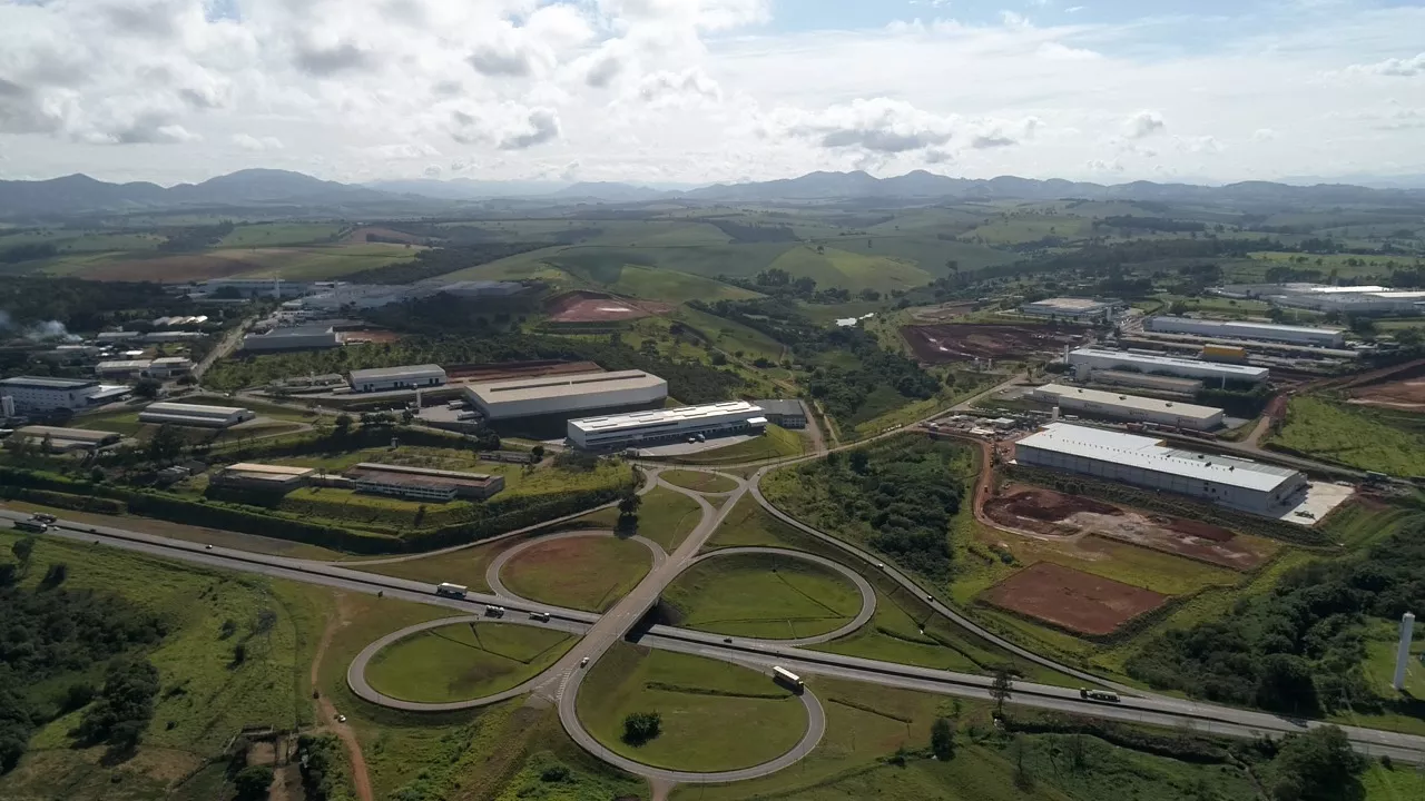 Shopee deve instalar novo centro de distribuição e ampliar operação logística no Sul de Minas