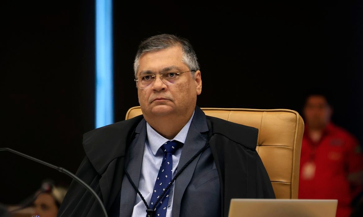 Dino cobra explicação sobre elo entre Master e instituto de Mendonça