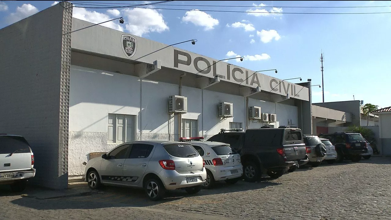 Homens são presos suspeitos de extorquir vítima para devolver celular furtado, em Campina Grande
