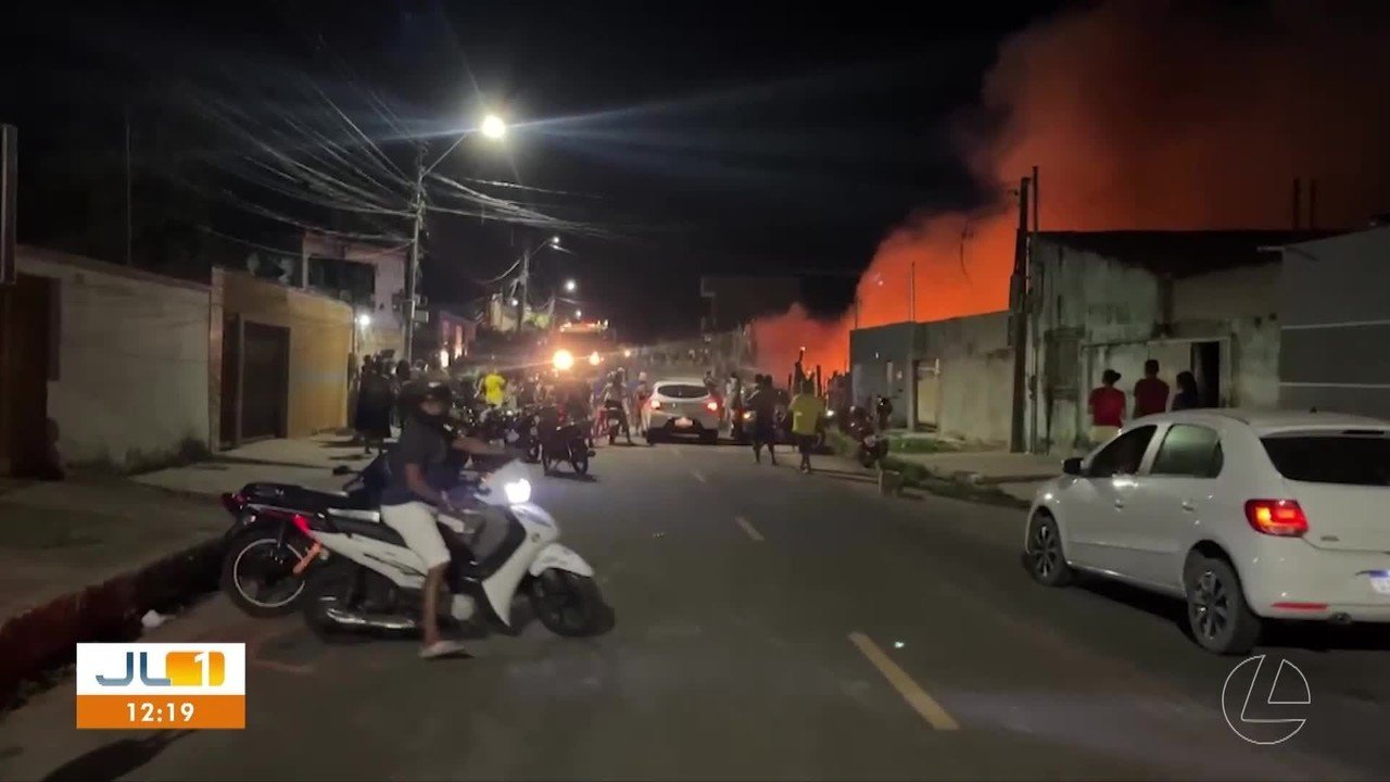 Incêndio destrói movelaria em Paragominas, no Pará