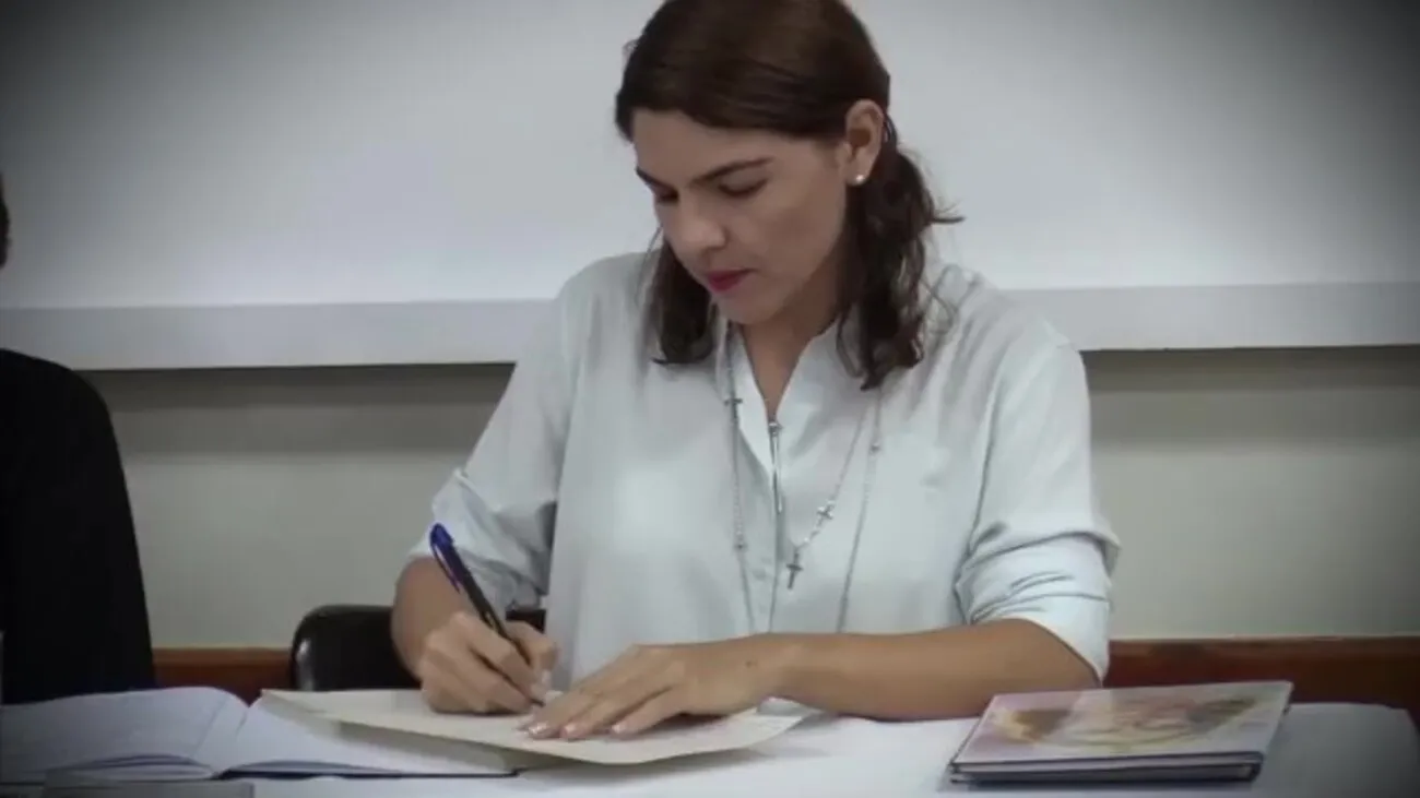 Médium desde a infância e fundadora de casa de caridade: quem é Maira Rocha, acusada de fraudar cartas psicografadas