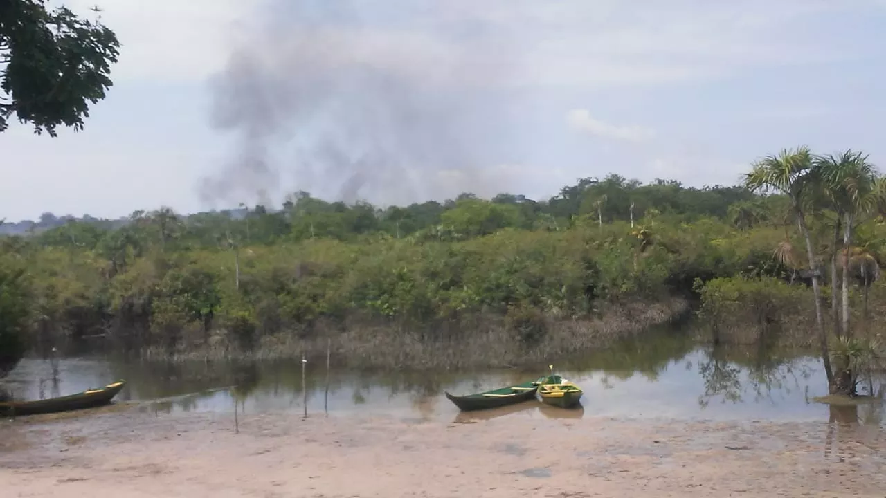 Prefeitura e Bombeiros combatem queimadas na Capadócia, em Santarém