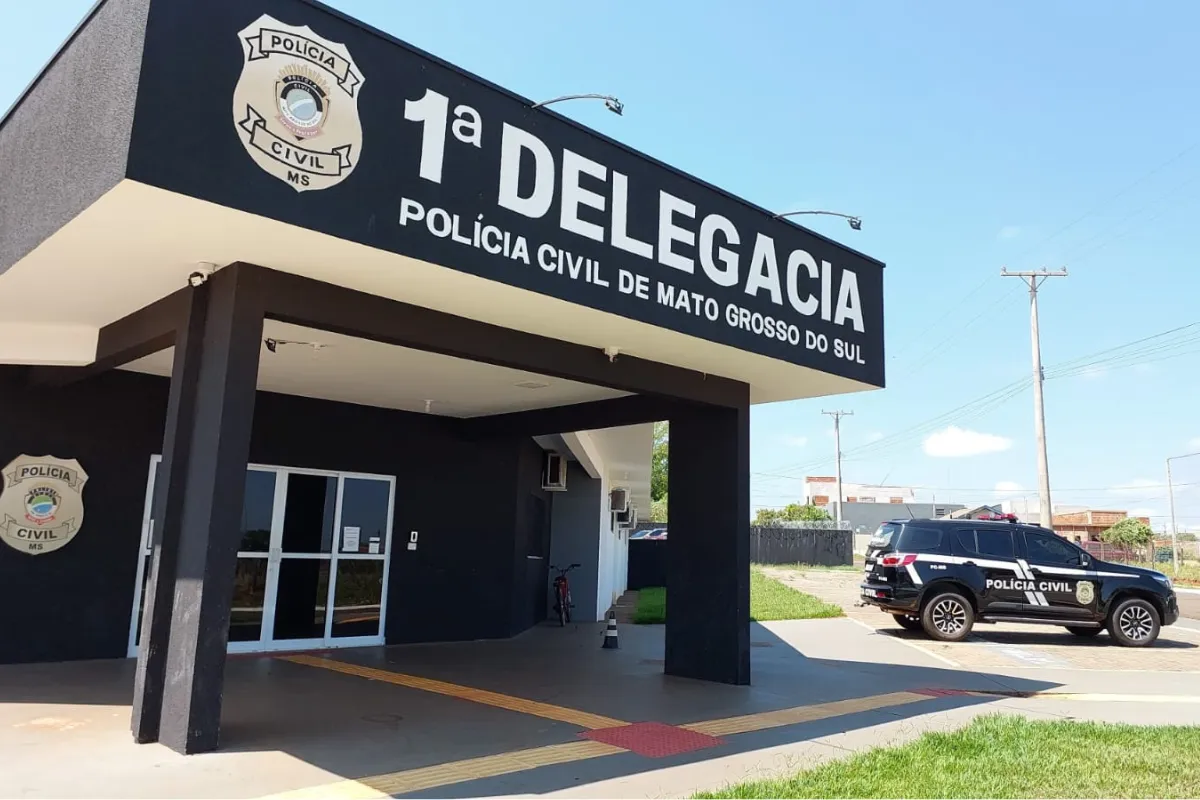 Homem agride esposa e faz filho de 7 meses refém por 2 horas para tentar escapar da prisão em MS