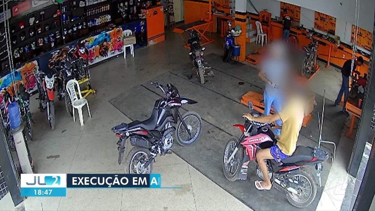Homem de capacete invade loja e mata funcionário a tiros em Anapu, no Pará