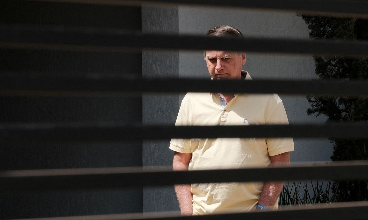 STF: defesa de Bolsonaro pede suspensão do cumprimento da pena