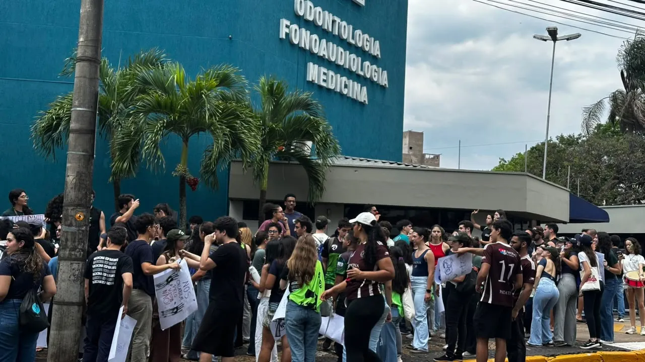Alunos de Medicina da USP Bauru anunciam paralisação estudantil e cobram melhorias acadêmicas