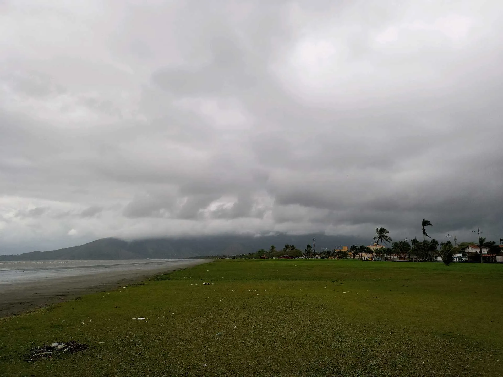 Inmet alerta para risco de tempestades com granizo e ventos de até 100 km/h no Vale e região