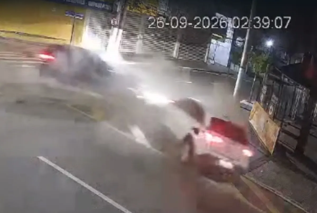 VÍDEO: Carros batem em cruzamento do Aterrado, em Volta Redonda