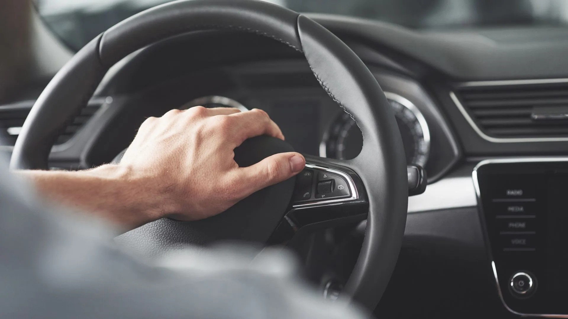 Empresa é condenada a pagar R$ 4 mil por atraso na transferência de carro em Natal