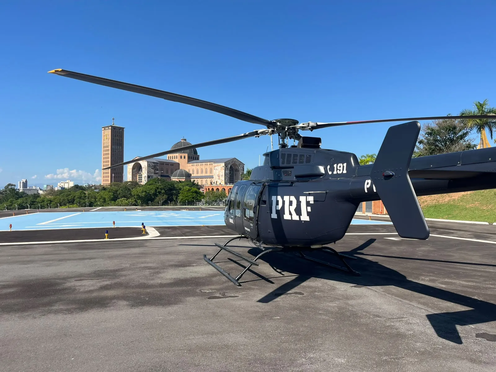 PRF usa helicóptero e drones para reforçar fiscalização na Dutra durante romaria a Aparecida