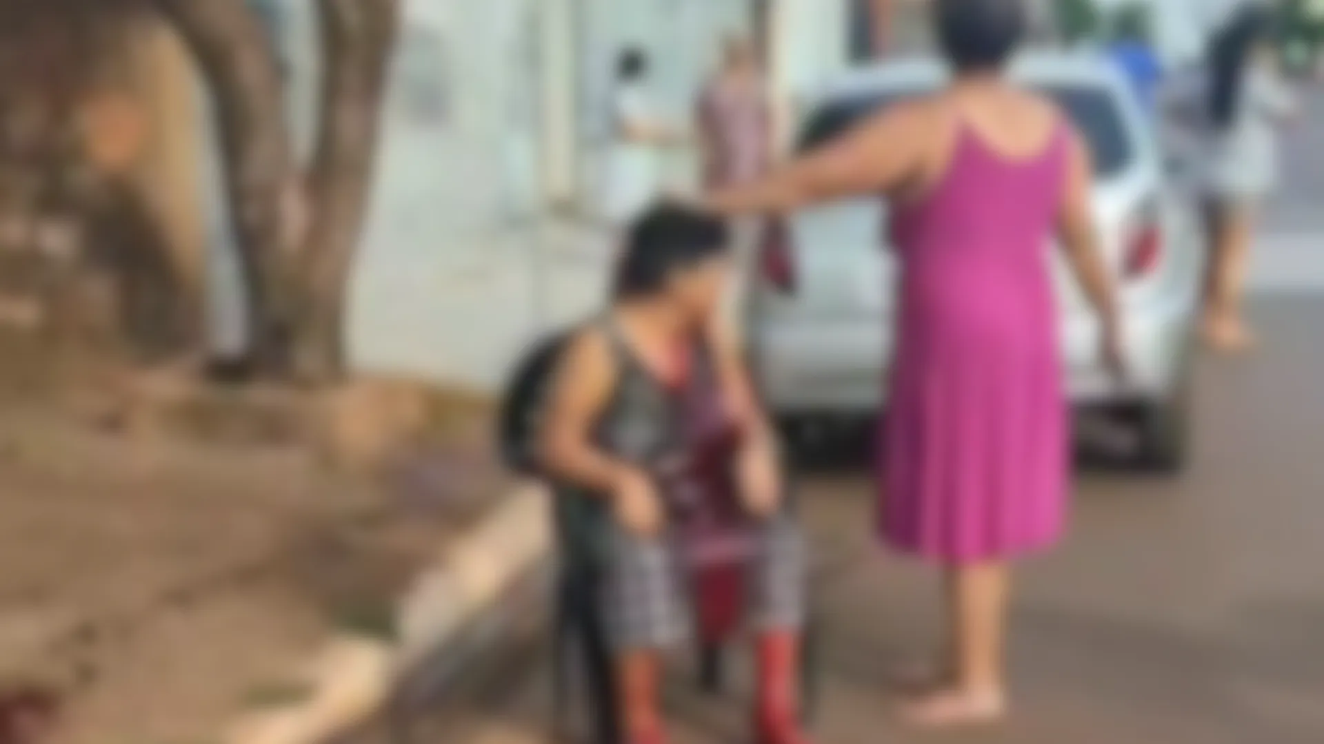 Mãe é esfaqueada na cabeça ao defender filha de ataque do ex em MG