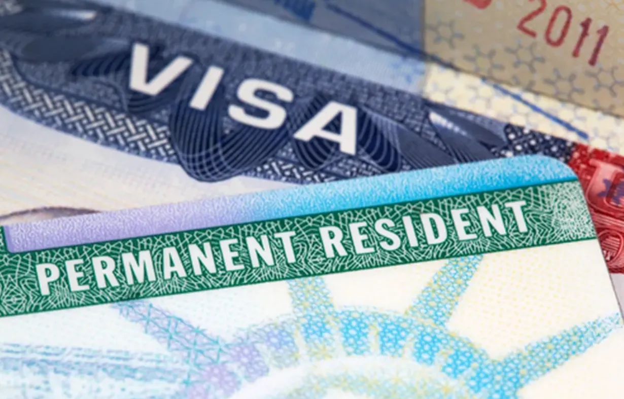 ‘Green card’ na mira: EUA suspendem programa de vistos da Microsoft, diz vice de Trump 