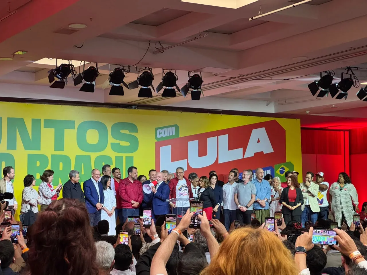 Lula chama Haddad de 'joia' e diz que quem 'perde' com derrota de petista é o povo de SP