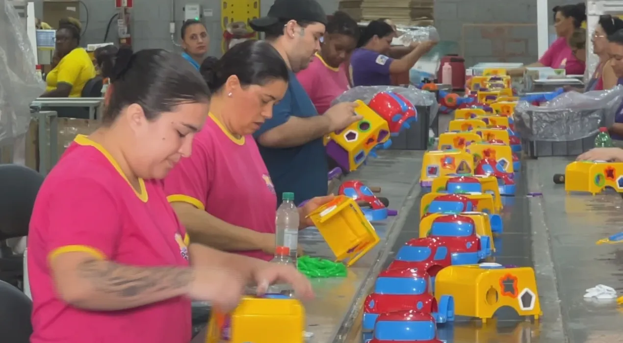 Laranjal Paulista produz mais de 70 milhões de brinquedos por ano e fábricas aceleram produção para o Dia das Crianças