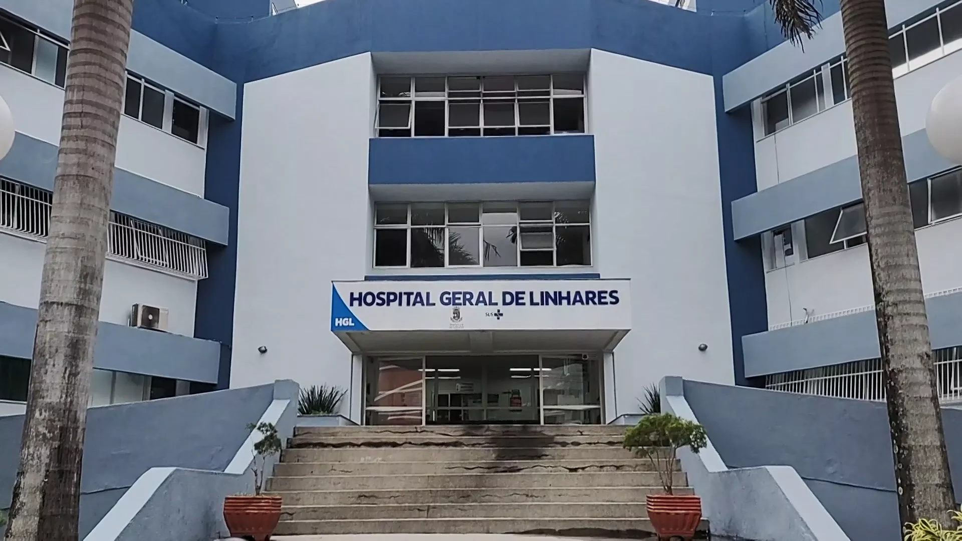 Mulher vai buscar documentos do divórcio e é esfaqueada pelo ex em Linhares