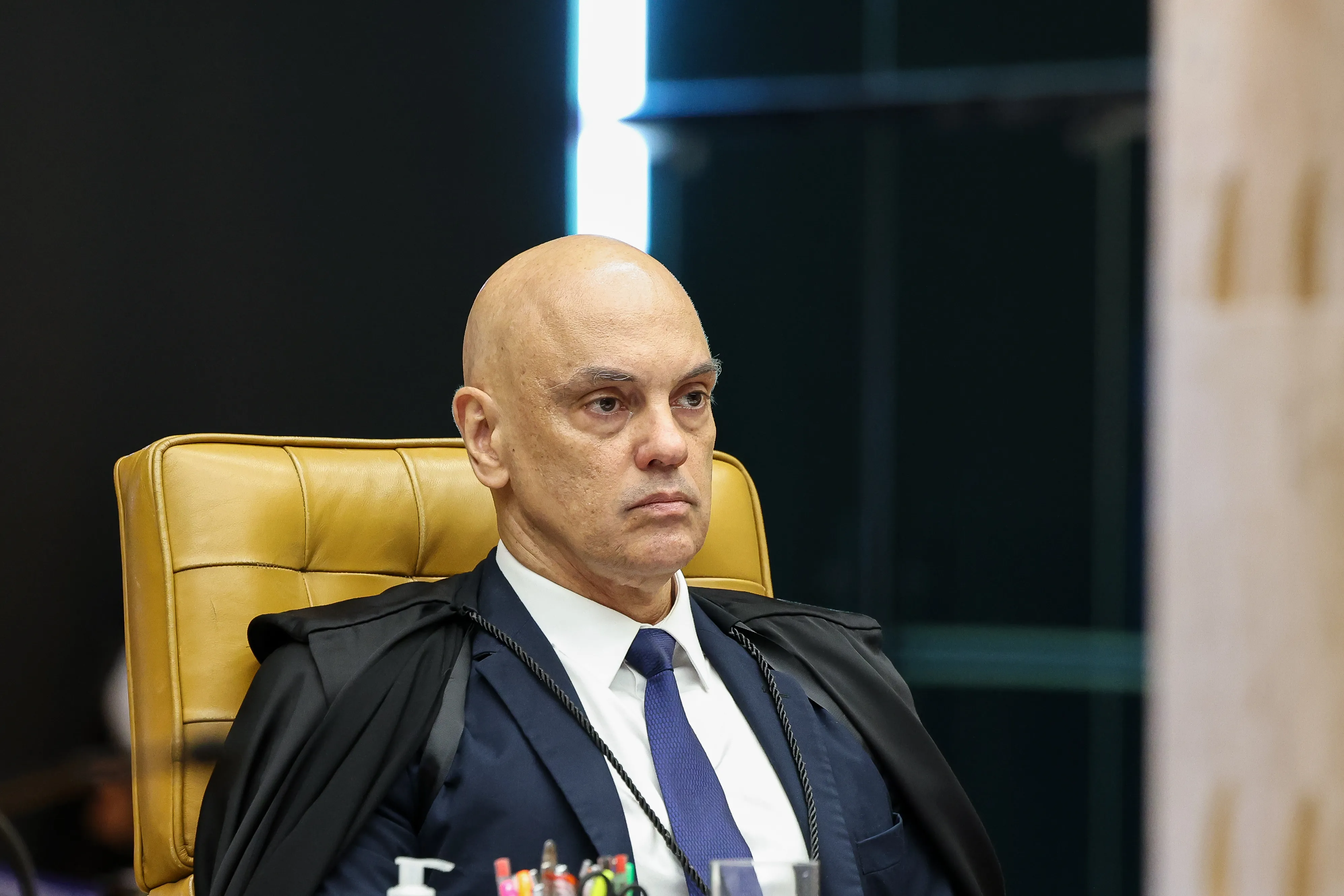 Moraes aplica multa de R$ 5 mil a advogado de réu do 8/1 por uso de prompt oculto de IA para manipular sistema do STF