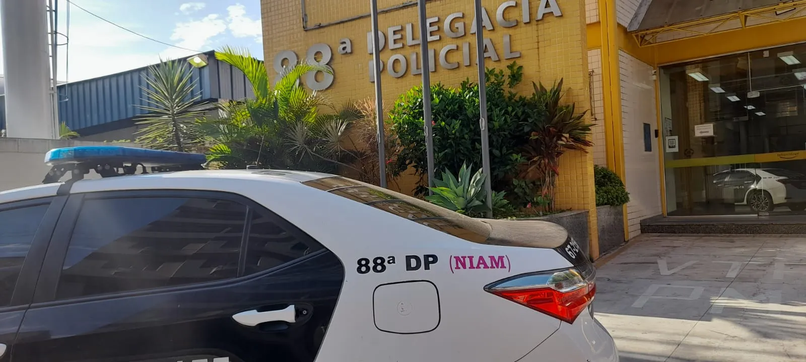 Motociclista morre após bater moto na traseira de ônibus na RJ-145, em Barra do Piraí