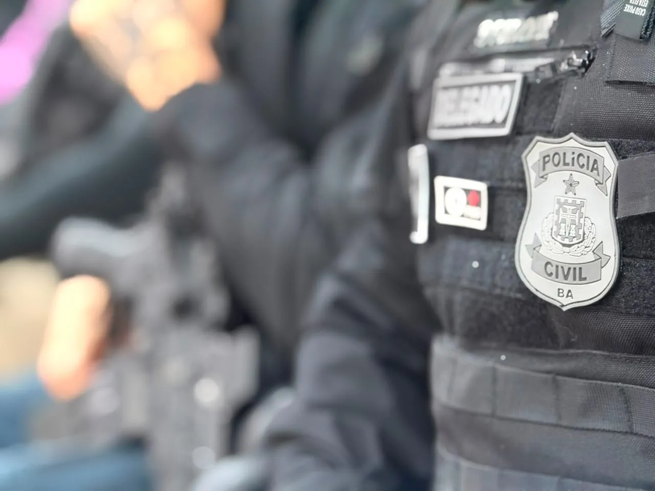 Mulher morre após ser esfaqueada dentro de casa em Salvador; família aponta ex-namorado como suspeito