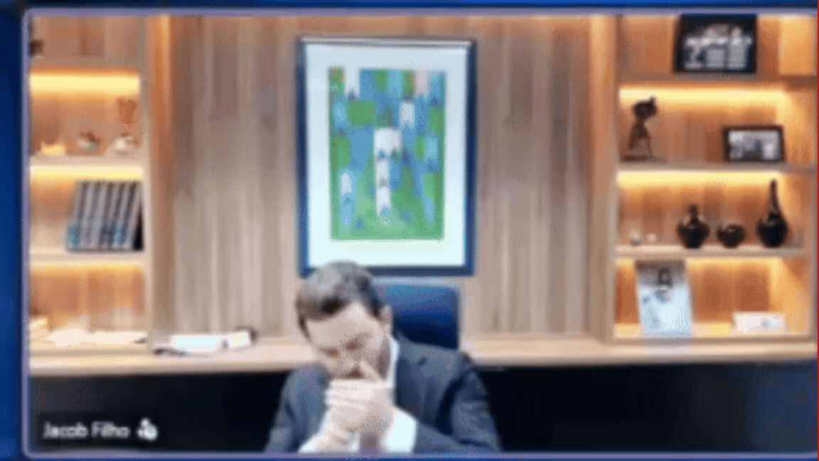 VÍDEO: advogado é flagrado fumando cigarro ao vivo durante defesa de cliente em audiência virtual do TJMT