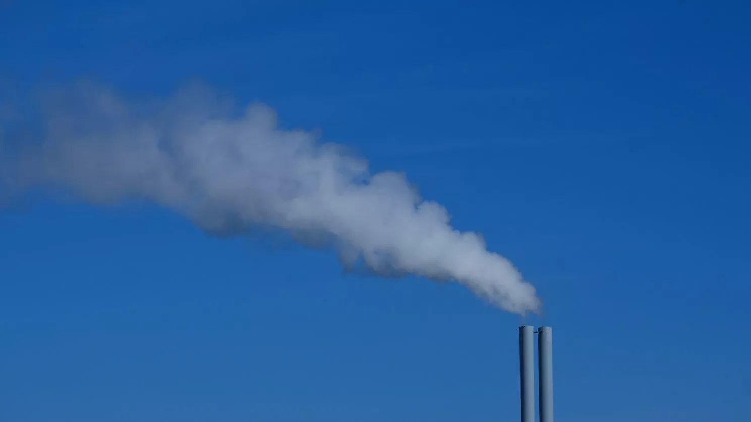 Guerra no Irã pode reduzir emissões de gases de efeito estufa em 2026, mas efeito ainda é incerto; entenda
