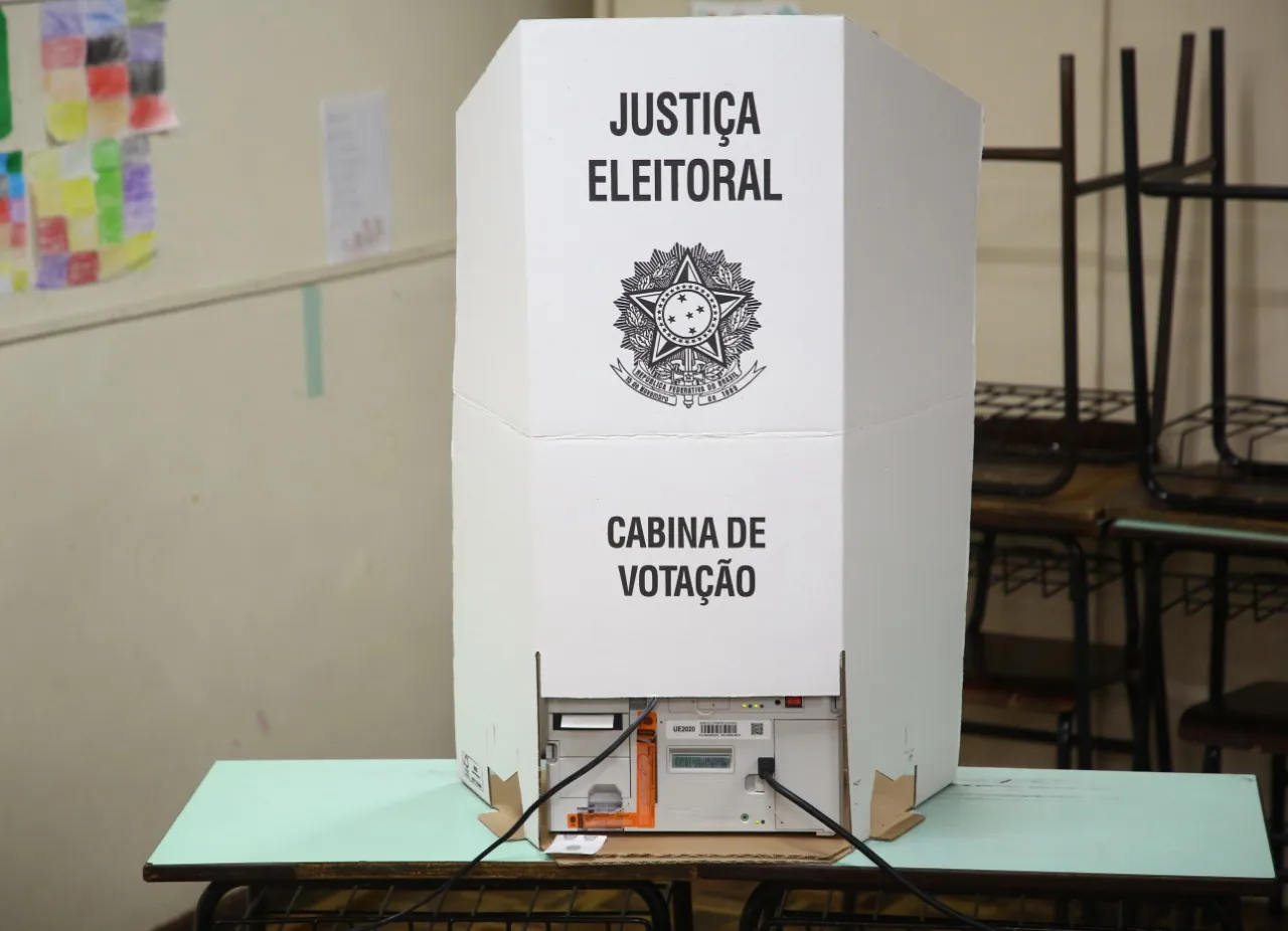 Candidatos ao governo de MG votam neste domingo; veja 
